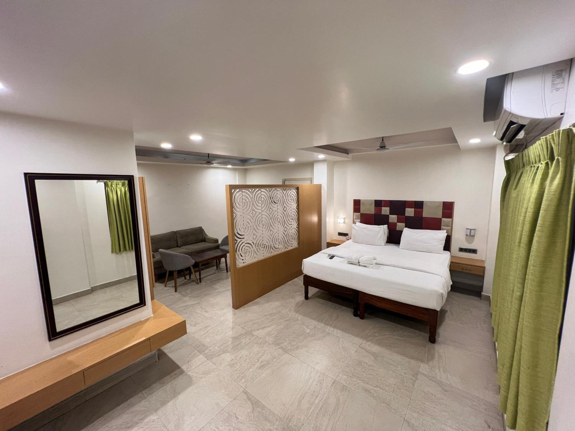 Diviyum Manor Hotel Порт Блеър Екстериор снимка